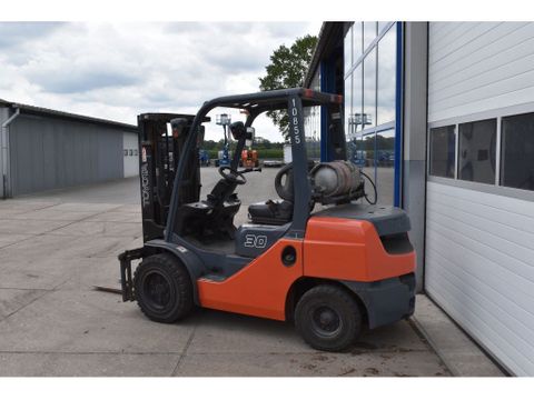 Toyota 02-8FGJ30 Heftruck Side shift triple 3000 KG | Spapens Machinehandel [2]