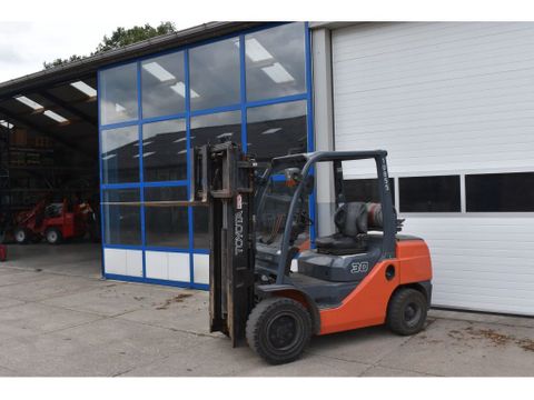 Toyota 02-8FGJ30 Heftruck Side shift triple 3000 KG | Spapens Machinehandel [4]