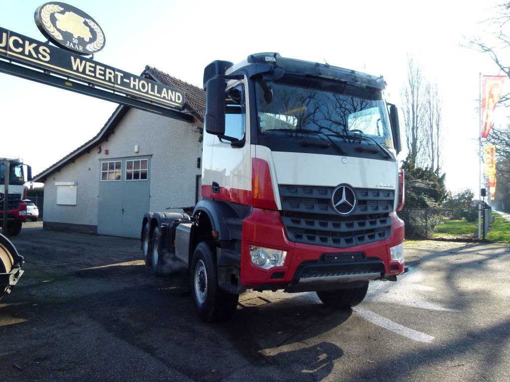 Mercedes-Benz 6x6 with hydraulics | CAB Trucks [1]