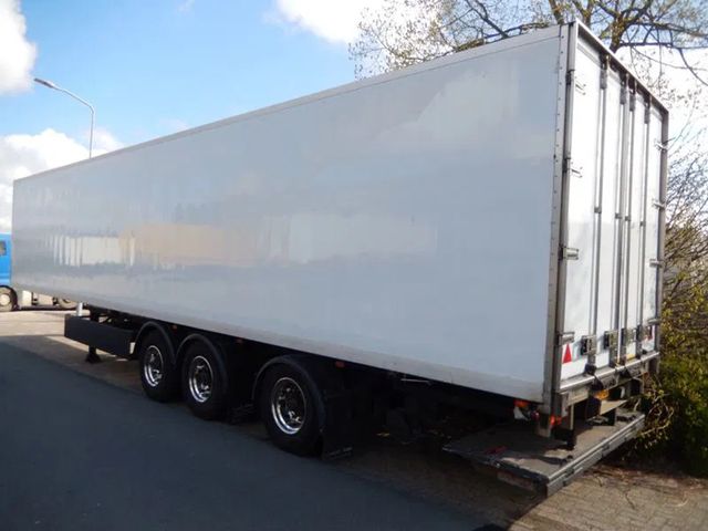 Diversen Gesloten - Geïsoleerde Laadbak Afm: 1335 x 250 x 240 cm | JvD Aanhangwagens & Trailers [2]