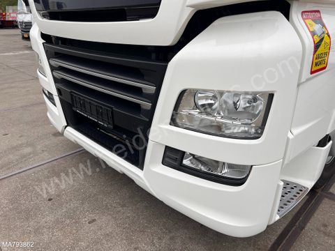 MAN TGX 18.460 XLX | Broken engine | Van der Heiden Trucks [2]