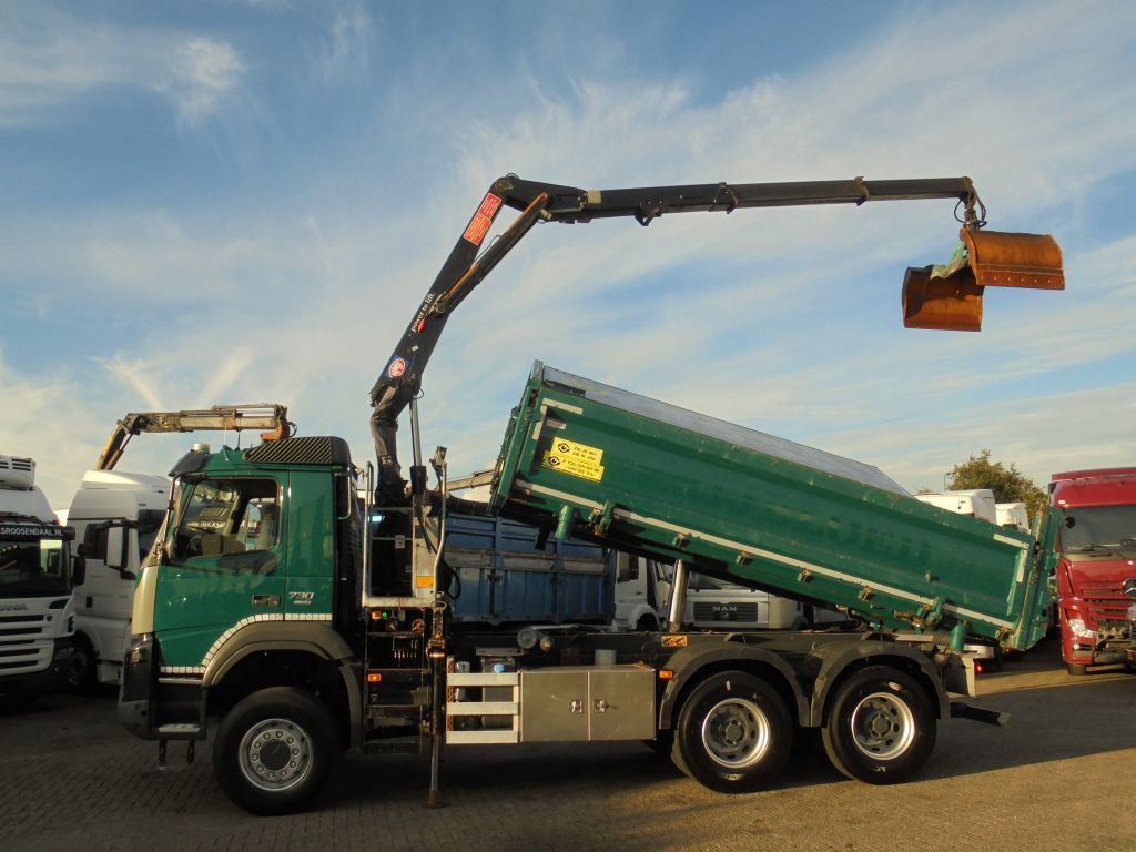 Volvo FMX 6x6 2 zijdige kipper met HMF 1643 Z2 autolaadkraan 143.000 KM!!