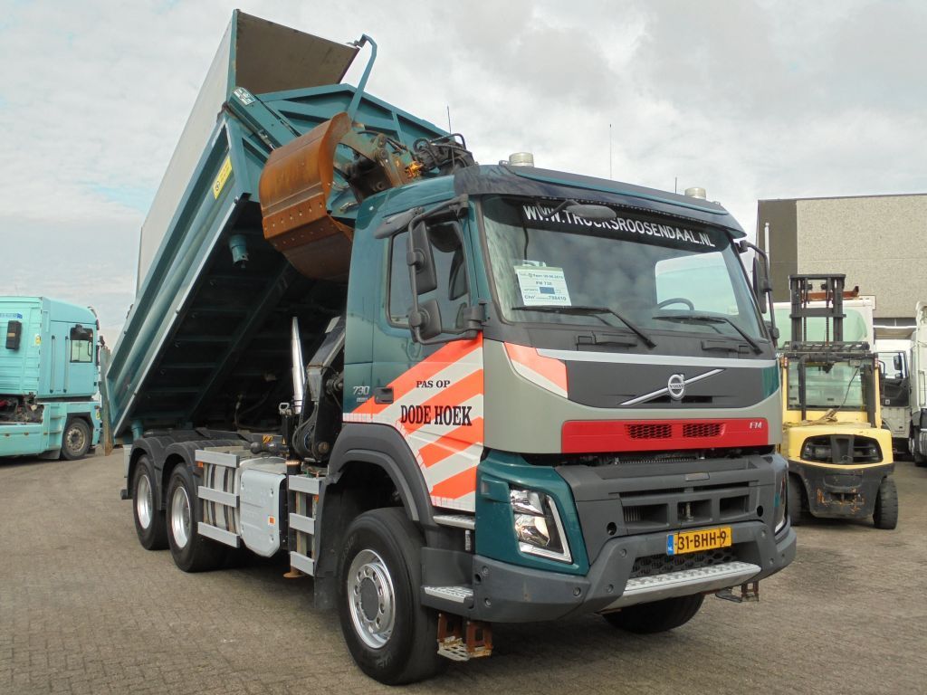 Volvo FMX 6x6 2 zijdige kipper met HMF 1643 Z2 autolaadkraan 143.000 KM!!