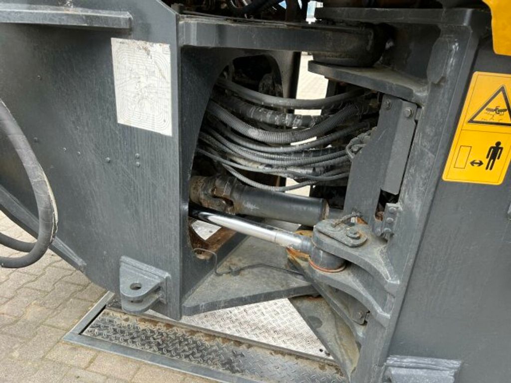 Komatsu  (12)