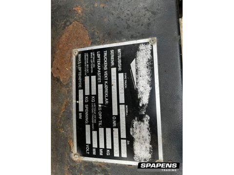 Mitsubishi FD-30 Heftruck vorkspreider | Spapens Machinehandel [22]