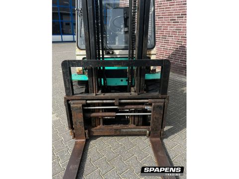 Mitsubishi FD-30 Heftruck vorkspreider | Spapens Machinehandel [4]