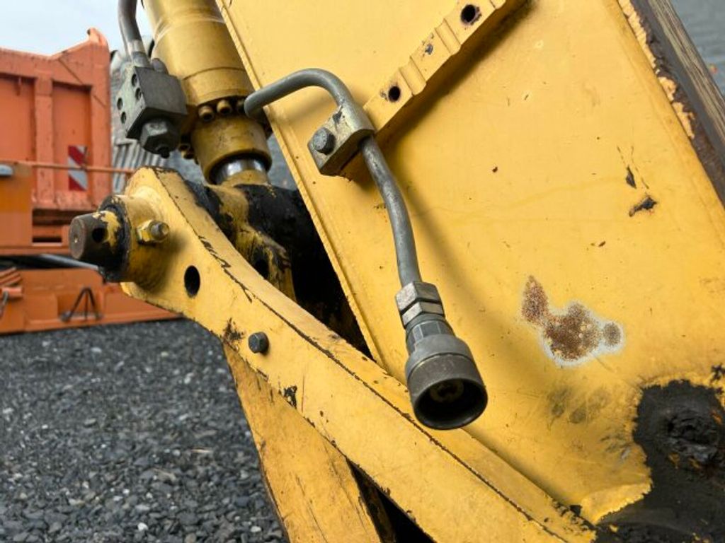 New Holland  (8)