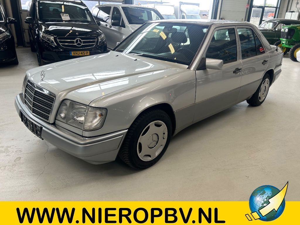 Mercedes-Benz E200 W124 Dakraam 165500KM Nette Auto | Van Nierop BV [1]