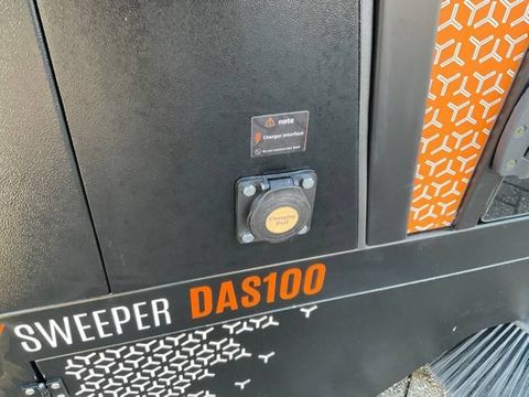 Daewoo DAS 100 veegmachine met cabine | Used Machinery Trading B.V. [17]