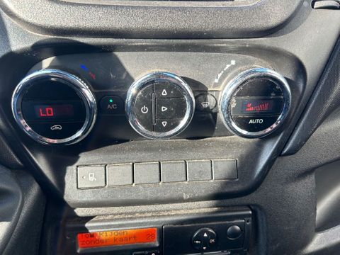 Iveco Bakwagen 1000KG Laadklep Automaat Airco Cruisecontrol Trekhaak | Van Nierop BV [13]
