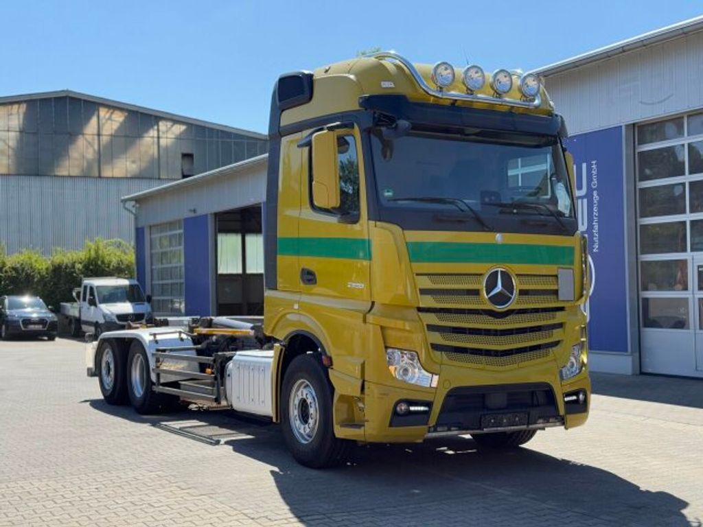 Mercedes-Benz  (1)