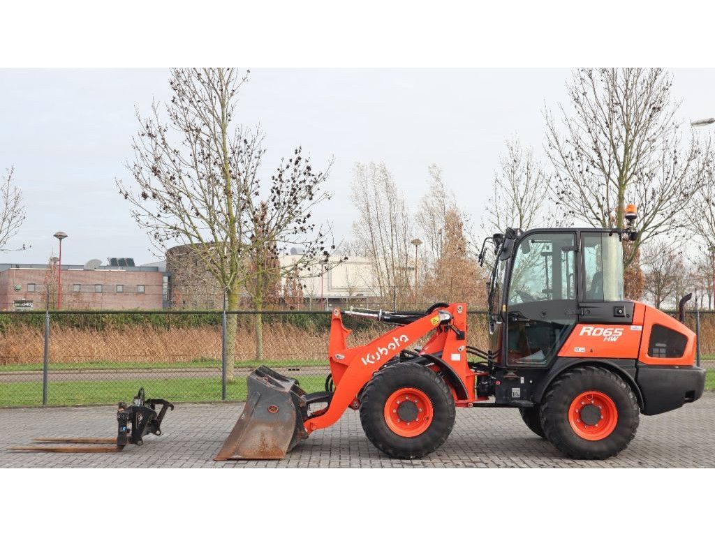 For sale Kubota R065 HYDR FORKS BUCKET QUICK COUPLER Hulleman