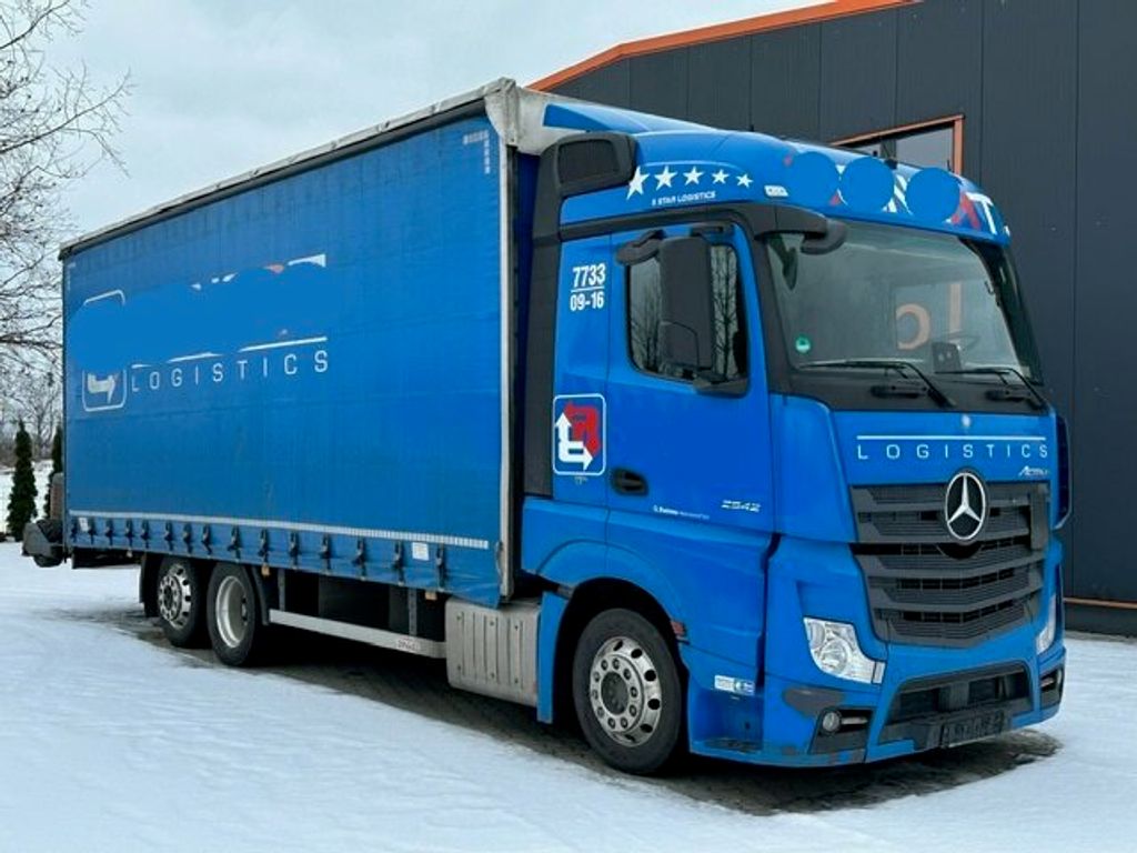 Mercedes-Benz  (1)
