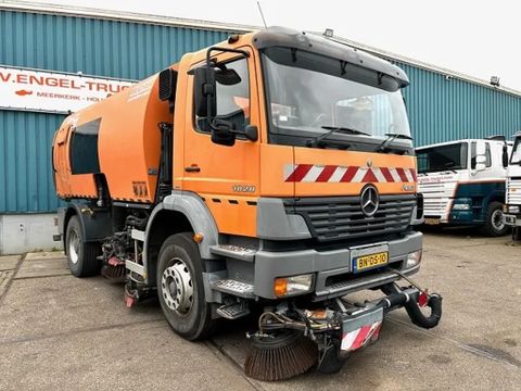 Mercedes-Benz K RHD (ORIGINAL DUTCH TRUCK) WITH GOOD WORKING SCHORLING SWEEPERBODY (MANUAL GEARBOX / FULL STEEL SUSPENSION / REDUCTION AXLE / AIRCONDITIONING) | Engel Trucks B.V. [2]