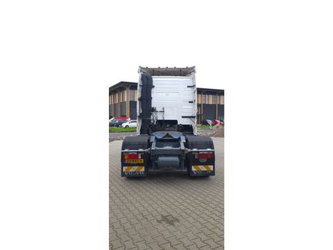 Volvo Very beautiful Volvo FH16 520, lots of horsepower, pulls like crazy | Companjen Bedrijfswagens BV [13]