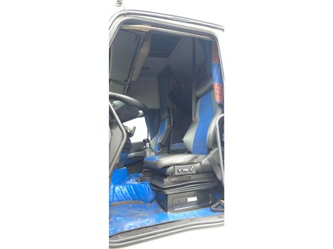 Volvo Very beautiful Volvo FH16 520, lots of horsepower, pulls like crazy | Companjen Bedrijfswagens BV [19]