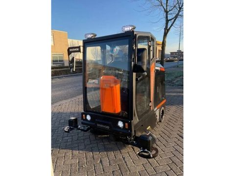 Daewoo DAS 100 veegmachine met cabine | Used Machinery Trading B.V. [2]