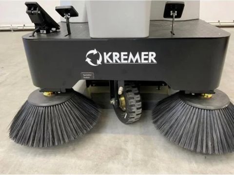 Kremer KRYZS4 Zelfrijdende veegmachine | Used Machinery Trading B.V. [7]