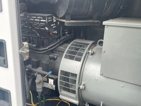 SDMO
R220C3 | 220 KVA | 400/230V | Hulleman Trucks [13]