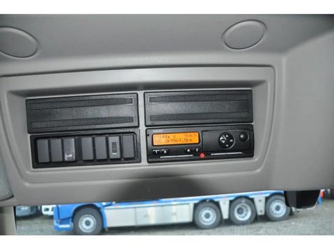 Volvo 210 .EURO 6. AIRCO. 369969 KM. NL-TRUCK | Truckcentrum Meerkerk [16]