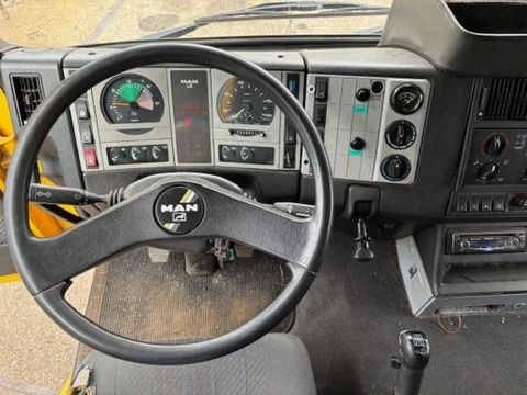 MAN SLEEPERCAB ORIGINAL DUTCH TRUCK WITH ONLY 525.000 KM. (ZF16 MANUAL GEARBOX / EURO 2 / AIRCONDITIONING) | Engel Trucks B.V. [6]