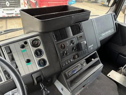 MAN SLEEPERCAB ORIGINAL DUTCH TRUCK WITH ONLY 525.000 KM. (ZF16 MANUAL GEARBOX / EURO 2 / AIRCONDITIONING) | Engel Trucks B.V. [9]