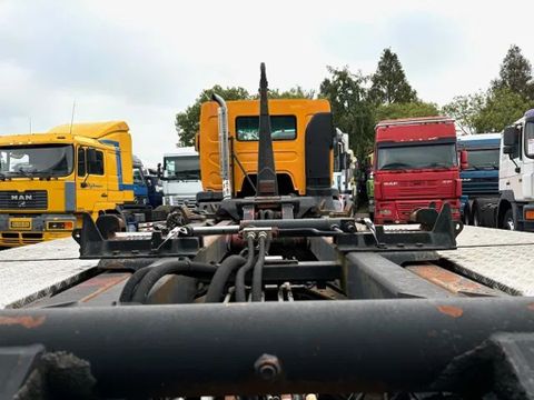 Renault DCI 6x4 HOOK-ARM CONTAINER SYSTEM (ZF16 MANUAL GEARBOX / FULL STEEL SUSPENSION / 9.000 KG. FRONT AXLE / REDUCTION AXLES / AIRCONDITIONING) | Engel Trucks B.V. [16]