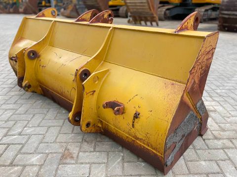 Cat Backhoe bucket | NedTrax Sales & Rental [6]