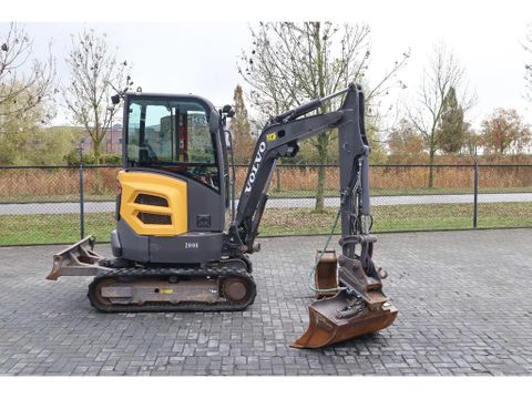 Volvo
ECR25 | TILT BUCKET | 2X BUCKET | QUICK COUPLER | Hulleman Trucks [7]