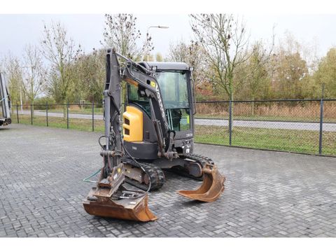 Volvo
ECR25 | TILT BUCKET | 2X BUCKET | QUICK COUPLER | Hulleman Trucks [8]