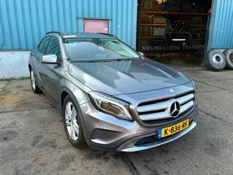 Mercedes-Benz 180 AUTOMATIC (EURO 6) / AMG-PACKAGE / BUSINESS PACKAGE / REARVIEW CAMERA / AIRCONDITIONING / LED / BI-XENON / PARK ASSIST / NAVIGATION SYSTEM / ETC. | Engel Trucks B.V. [2]