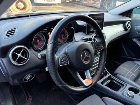 Mercedes-Benz 180 AUTOMATIC (EURO 6) / AMG-PACKAGE / BUSINESS PACKAGE / REARVIEW CAMERA / AIRCONDITIONING / LED / BI-XENON / PARK ASSIST / NAVIGATION SYSTEM / ETC. | Engel Trucks B.V. [7]