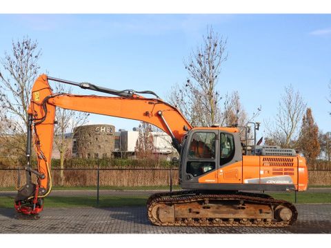 Doosan
DX 225 LC-5 | ROTOTILT | LEICA GPS | Hulleman Trucks [1]