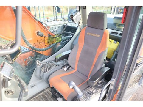 Doosan
DX 225 LC-5 | ROTOTILT | LEICA GPS | Hulleman Trucks [15]