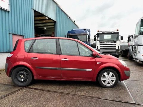 Renault 2.0 16V AUTOMATIC (AIRCONDITIONING / OPEN ROOF / CRUISE CONTROL / ELECTRICAL PACKAGE) | Engel Trucks B.V. [4]