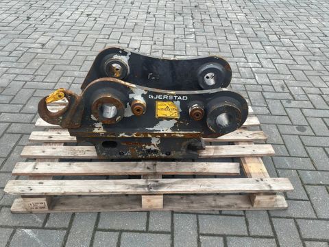 Gjerstad
G60 | KM60 | S60 | HYDRAULIC QUICK COUPLER | M318F | Hulleman Trucks [5]