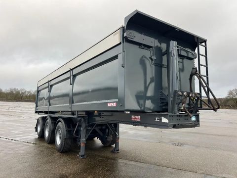 Bulthuis TATA 23 - voorzien van hydraulische milieukappen - 2 stuurassen, 1 liftas | CAB Trucks [2]