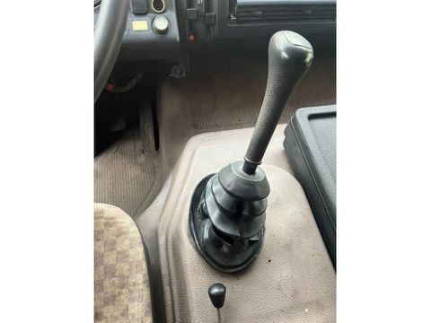 Mercedes-Benz 3 PEDALS MANUAL GEAR | CAB Trucks [32]