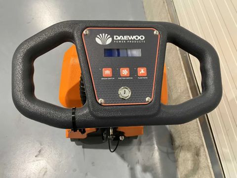 Daewoo DAXM30 | Used Machinery Trading B.V. [8]