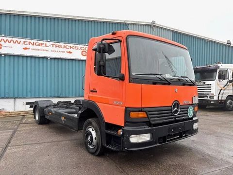 Mercedes-Benz 823L DAY CAB (6-CILINDER) 4x2 CHASSIS (MANUAL GEARBOX / SPER DIFFERENTIAL / 6-CILINDER ENGINE) | Engel Trucks B.V. [2]