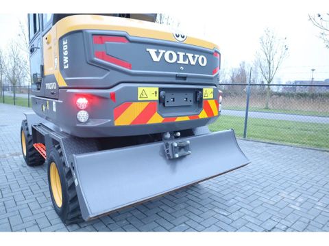 Volvo
EW 60 E | DEMO | 30 KM/H | ROTOTILT + GRIPPER | BUCKET | Hulleman Trucks [10]