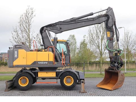 Volvo
EW 220 E | TILTROTATOR | BUCKET | 2-PIECE | BSS | Hulleman Trucks [4]