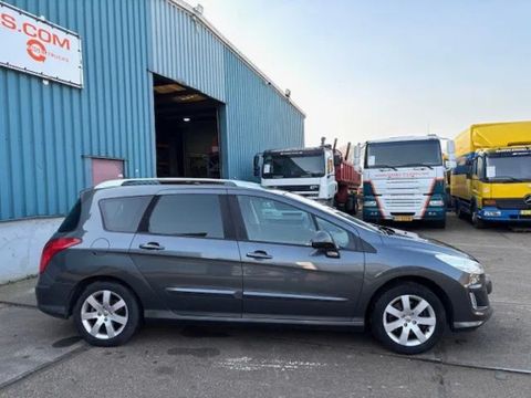 Peugeot SW 5-DOORS HATCHBACK / MPV (APK/TUV 01-2026 / 6 GEARS MANUAL GEARBOX / AIRCONDITIONING / PANORAMA / ELECTRIACAL PACKAGE / ETC.) | Engel Trucks B.V. [4]