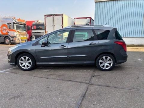 Peugeot SW 5-DOORS HATCHBACK / MPV (APK/TUV 01-2026 / 6 GEARS MANUAL GEARBOX / AIRCONDITIONING / PANORAMA / ELECTRIACAL PACKAGE / ETC.) | Engel Trucks B.V. [5]