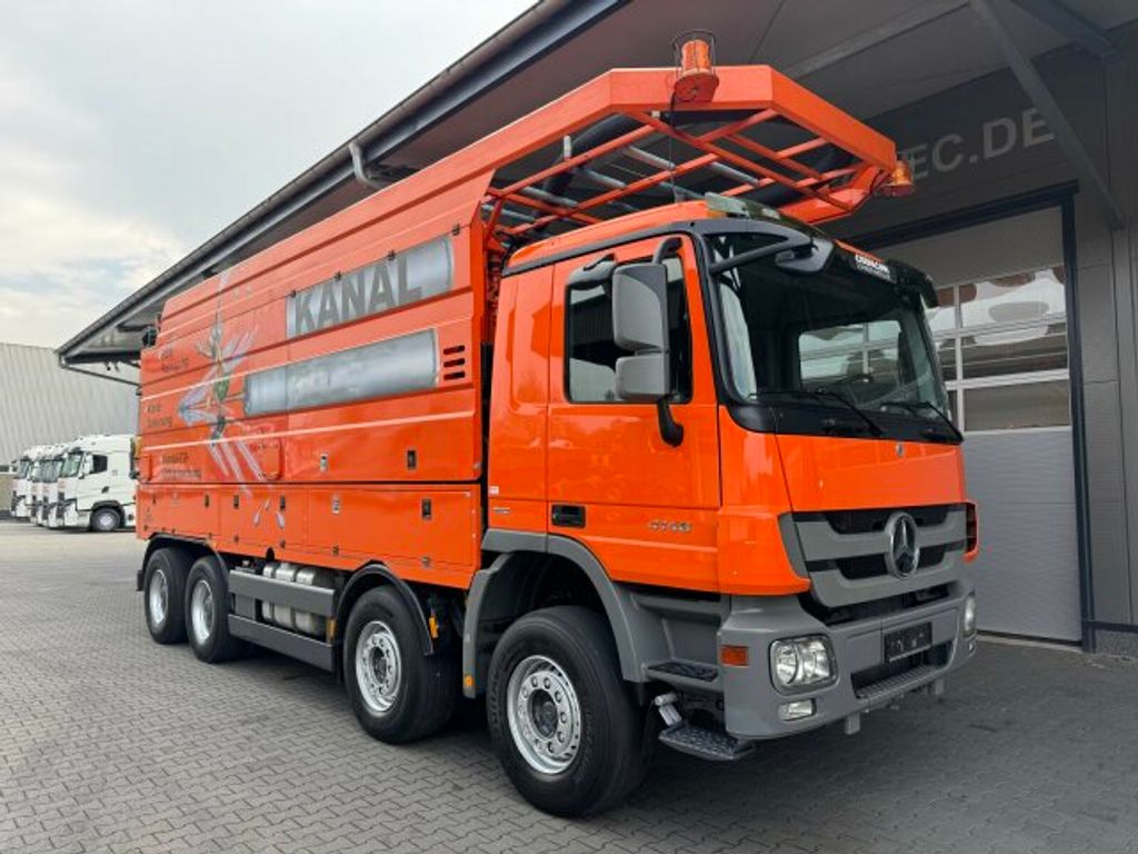 Mercedes-Benz  (1)