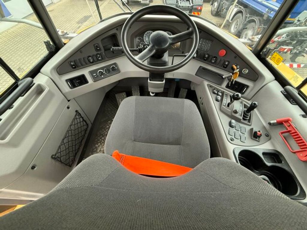 Volvo  (13)