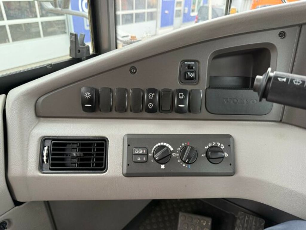 Volvo  (15)