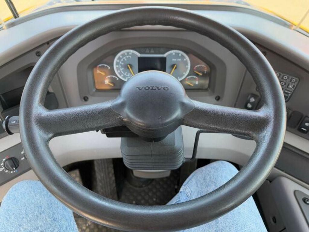 Volvo  (15)