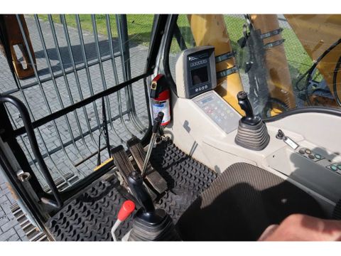 LaBounty
MSD3000 | LIEBHERR 944C | SCRAP SHEAR | SCHROTT | Hulleman Trucks [18]