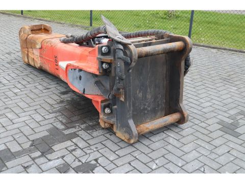 Rammer
5011 | HAMMER | S90 | 45 - 60 TON | Hulleman Trucks [7]